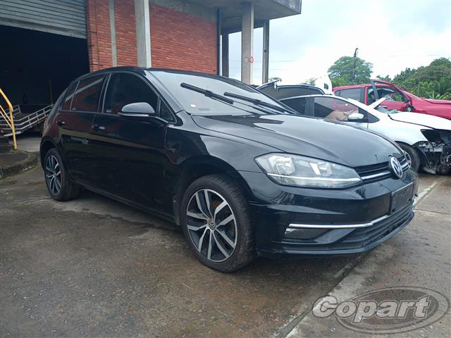 VOLKSWAGEN GOLF 1.0 200 TSI TOTAL FLEX COMFORTLINE TIPTRONIC 2018